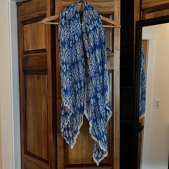 Patterned scarf - Picture 3 of 3